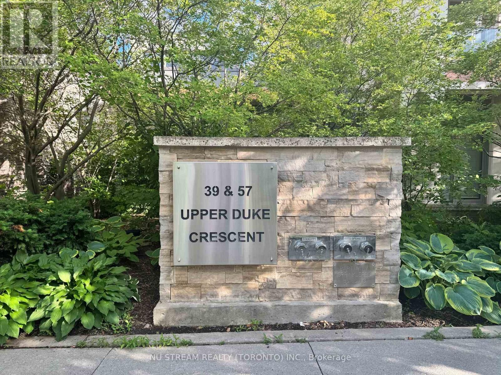 Property Photo:  39 Upper Duke Crescent 318  ON L6G 0B8 