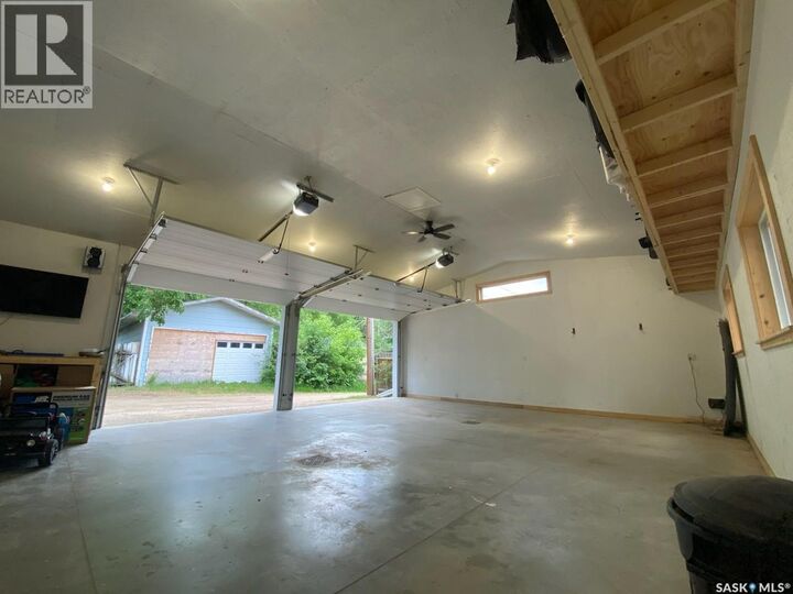 Property Photo:  2009 7th Street  SK S0K 3R0 