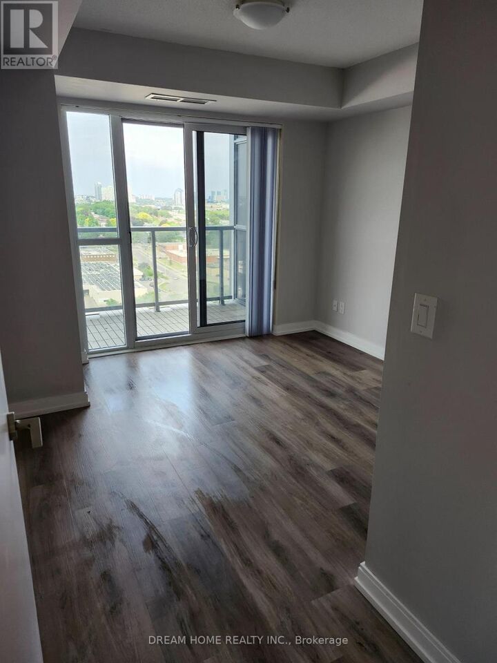 Property Photo: 151 Village Green Square 1910 ON M1S 0K5