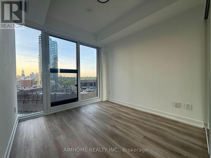 Property Photo:  771 Yonge Street 1706  ON M4W 0B8 