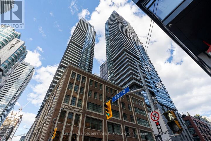 Property Photo:  125 Blue Jays Way 4707  ON M5V 0N5 