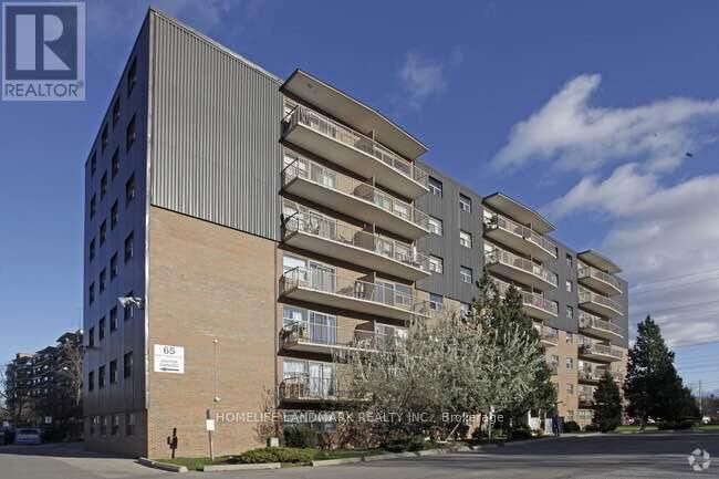 Property Photo:  65 North Service Road 604  ON L5A 1A3 