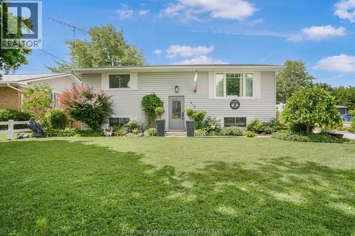 210 Chatham Street North — photo 1