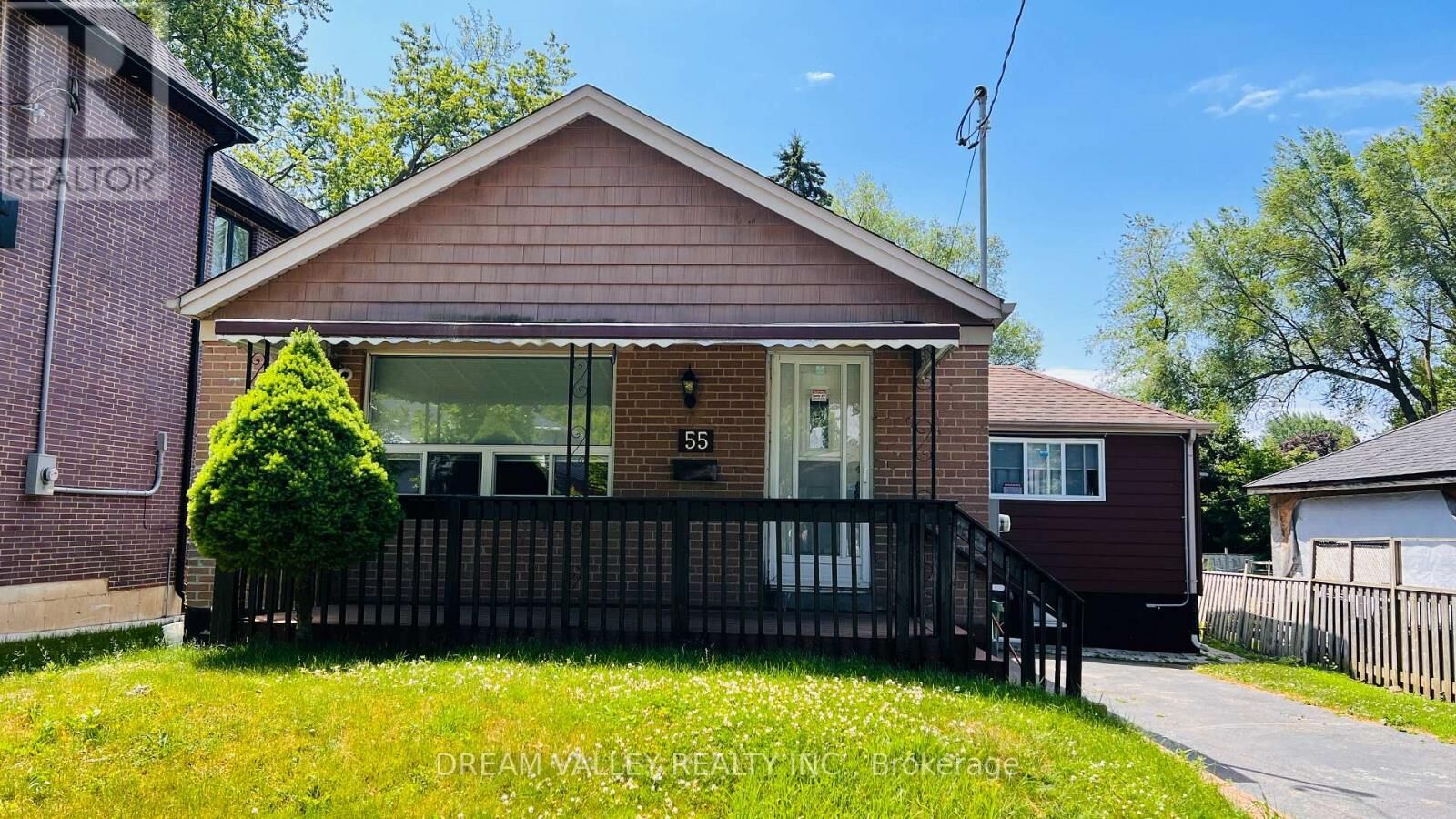 Property Photo:  55 Colonial Avenue Main  ON M1M 2C4 