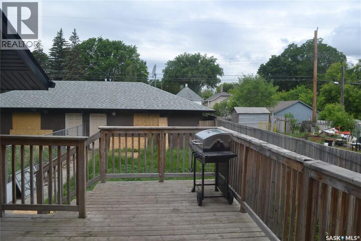 Property Photo:  417 S Avenue S  SK S7M 3A3 
