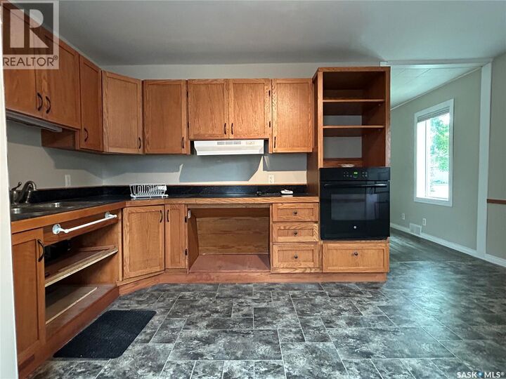 Property Photo:  630 4th Street  SK S4A 0V5 