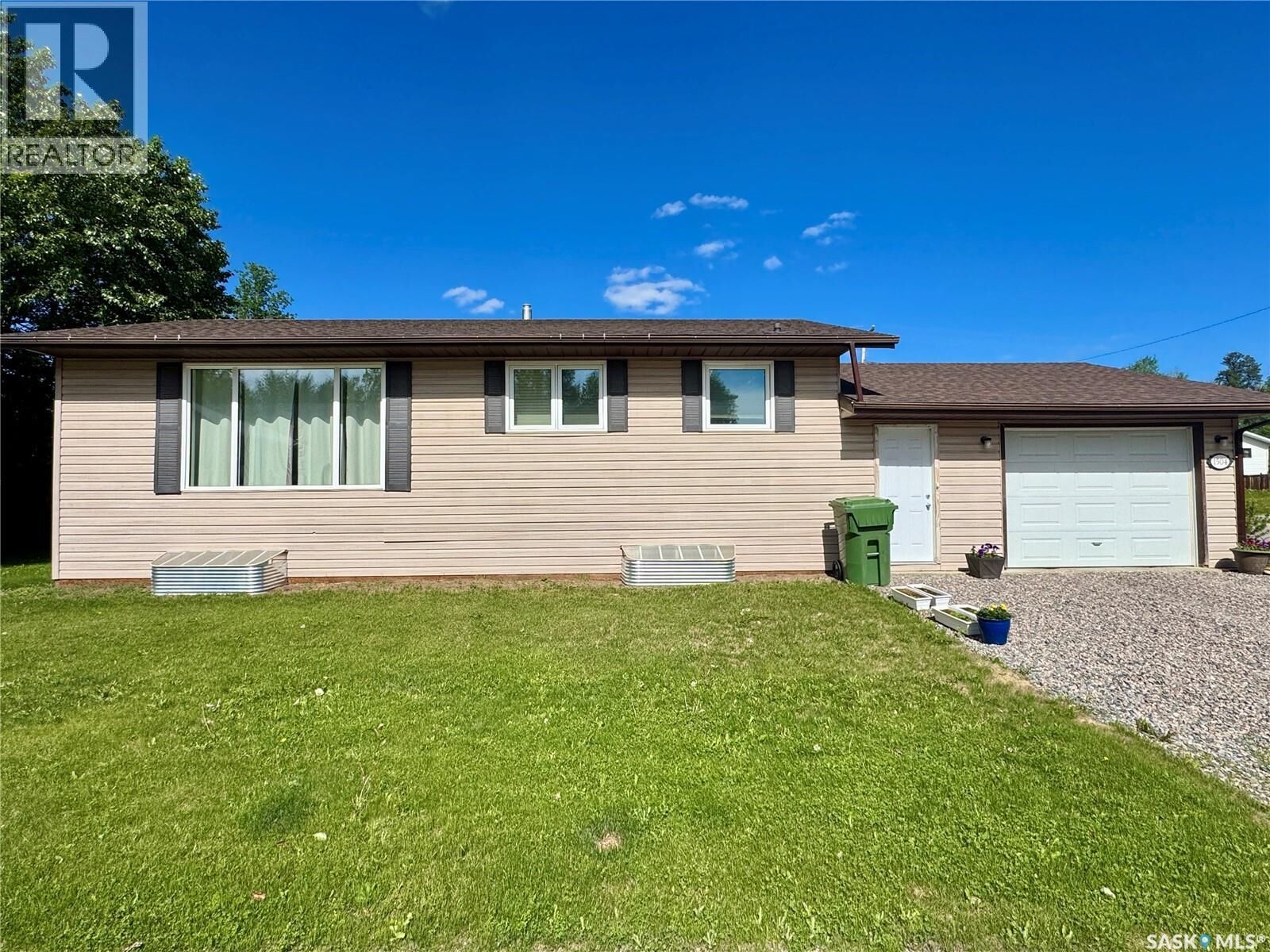 Property Photo:  1504 Studer Street  SK S0J 1L0 