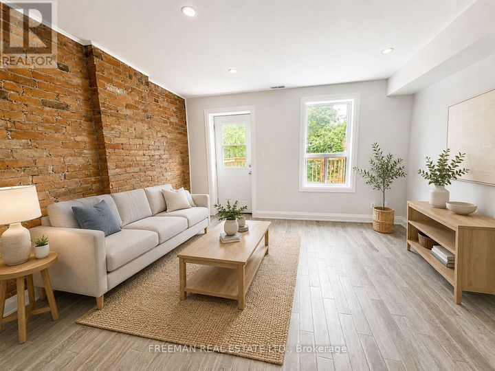 Property Photo:  342 Howland Avenue Upper  ON M5R 3B9 