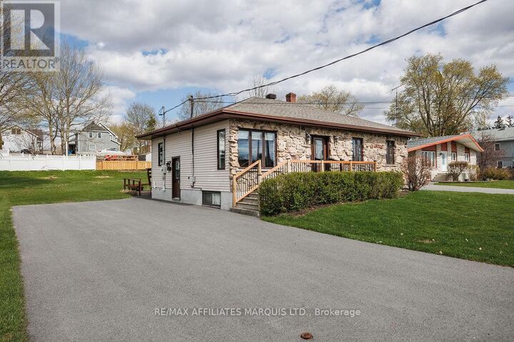 Property Photo:  137 Park Avenue  ON K0C 1A0 
