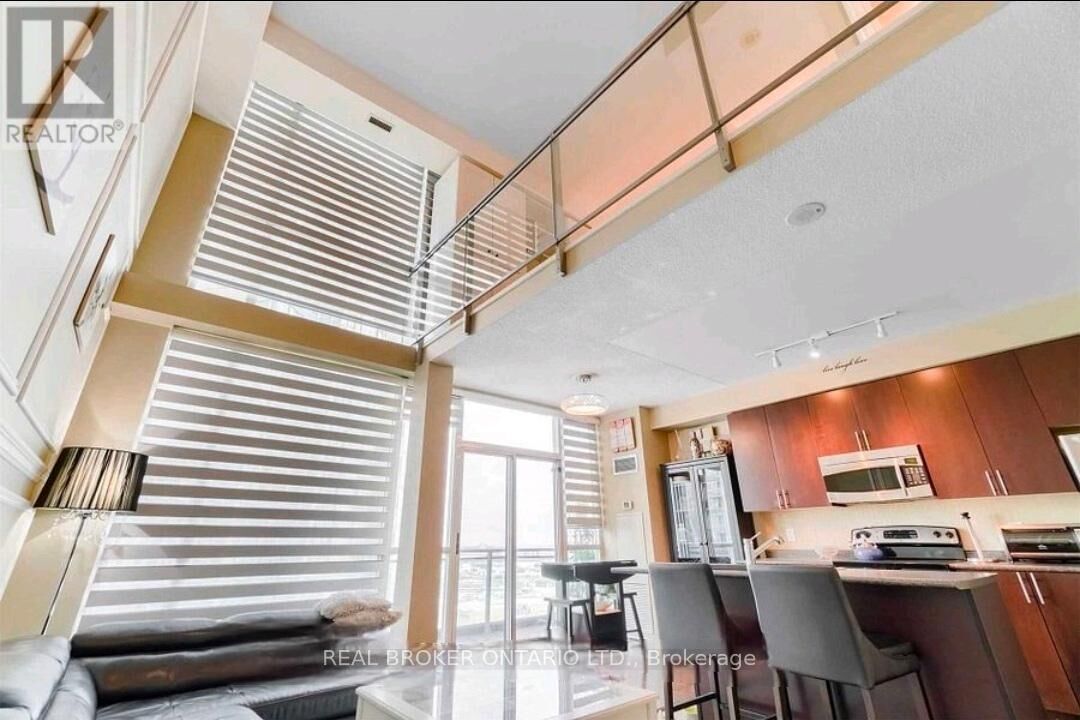 Property Photo: 223 Webb Drive 2101 ON L5B 0E8