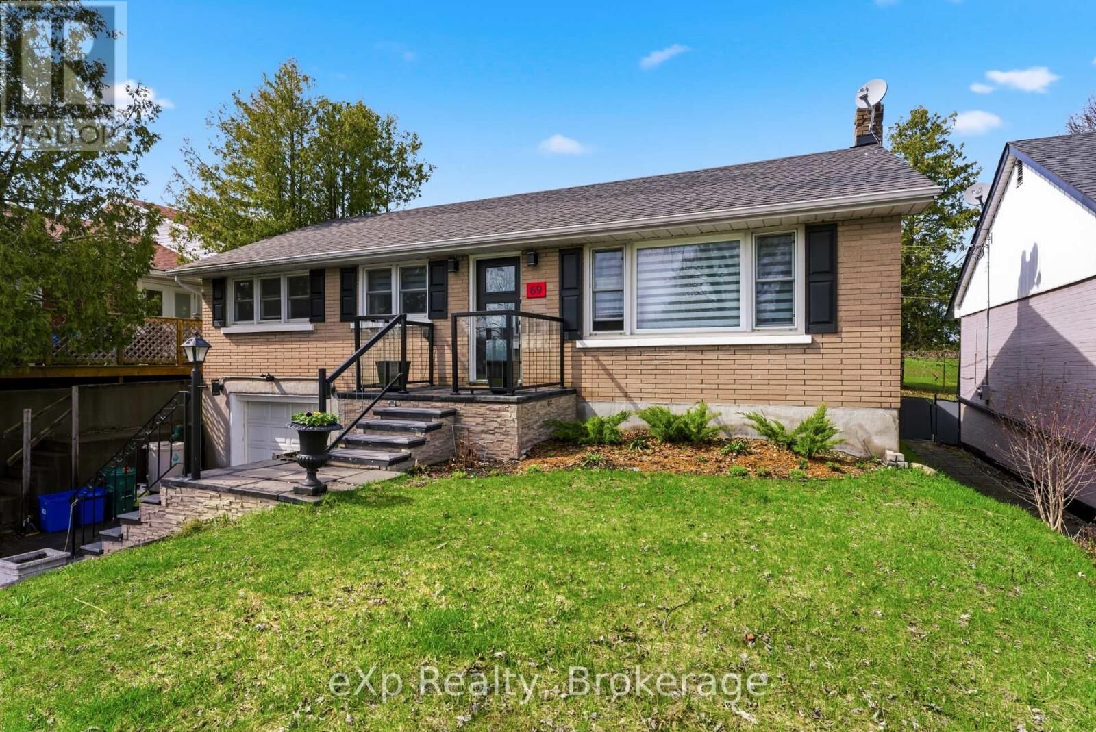 Property Photo:  69 First Avenue  ON K8V 4C2 