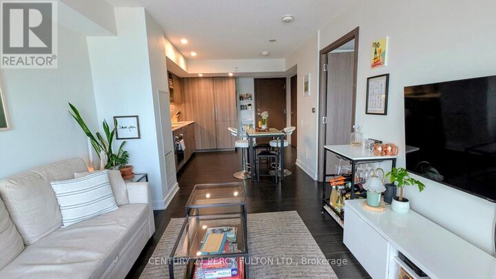 Property Photo:  17 Bathurst Street 808  ON M5V 0N1 