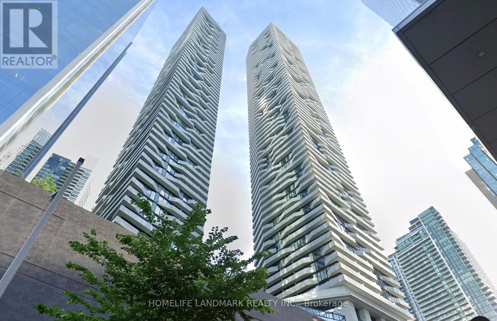 Property Photo: 100 Harbour Street 6208 ON M5J 0B5