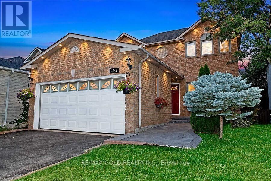 Property Photo:  3848 Periwinkle Crescent  ON L5N 6W8 