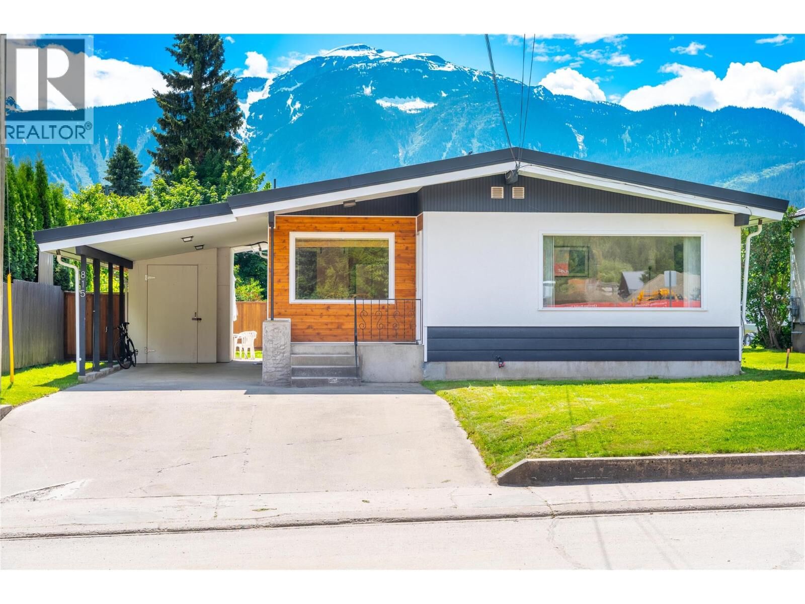Property Photo: 815 Fourth Street East BC V0E 2S0