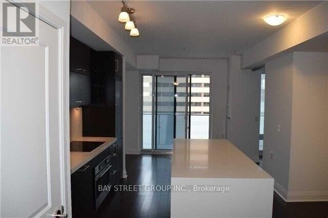 Property Photo: 65 St Mary Street 811 ON M5S 0A6