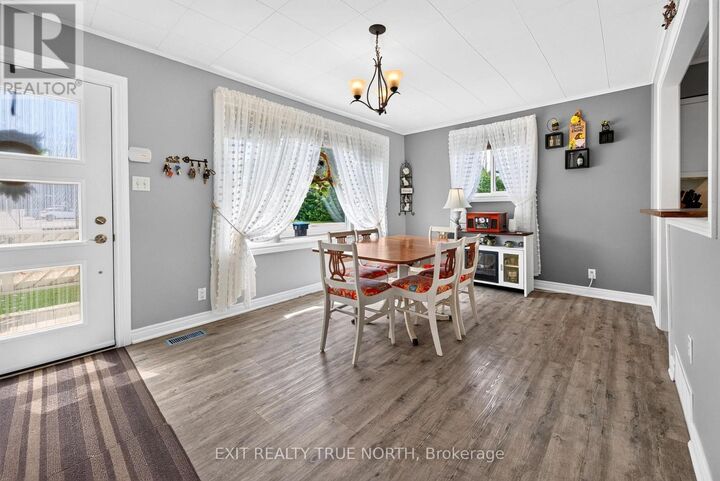 Property Photo:  320 Yonge Street  ON L4R 2B3 