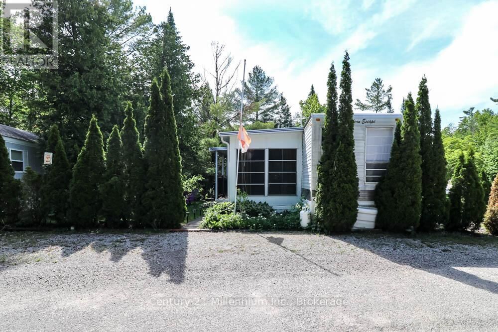 Property Photo:  85 Theme Park Drive 45  ON L9Z 1X7 