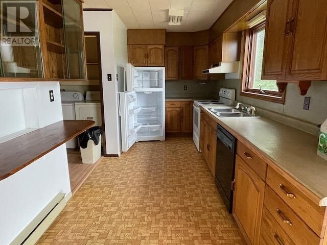 Property Photo:  588 Thiel Rd  ON P8N 3G2 