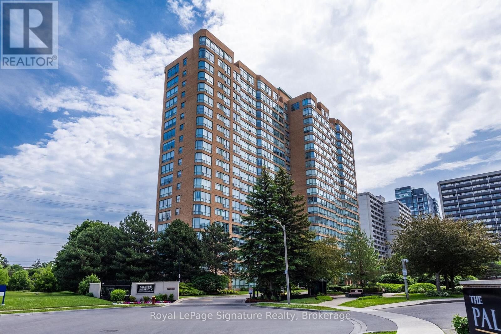 Property Photo:  1276 Maple Crossing Boulevard 1407  ON L7S 2J9 