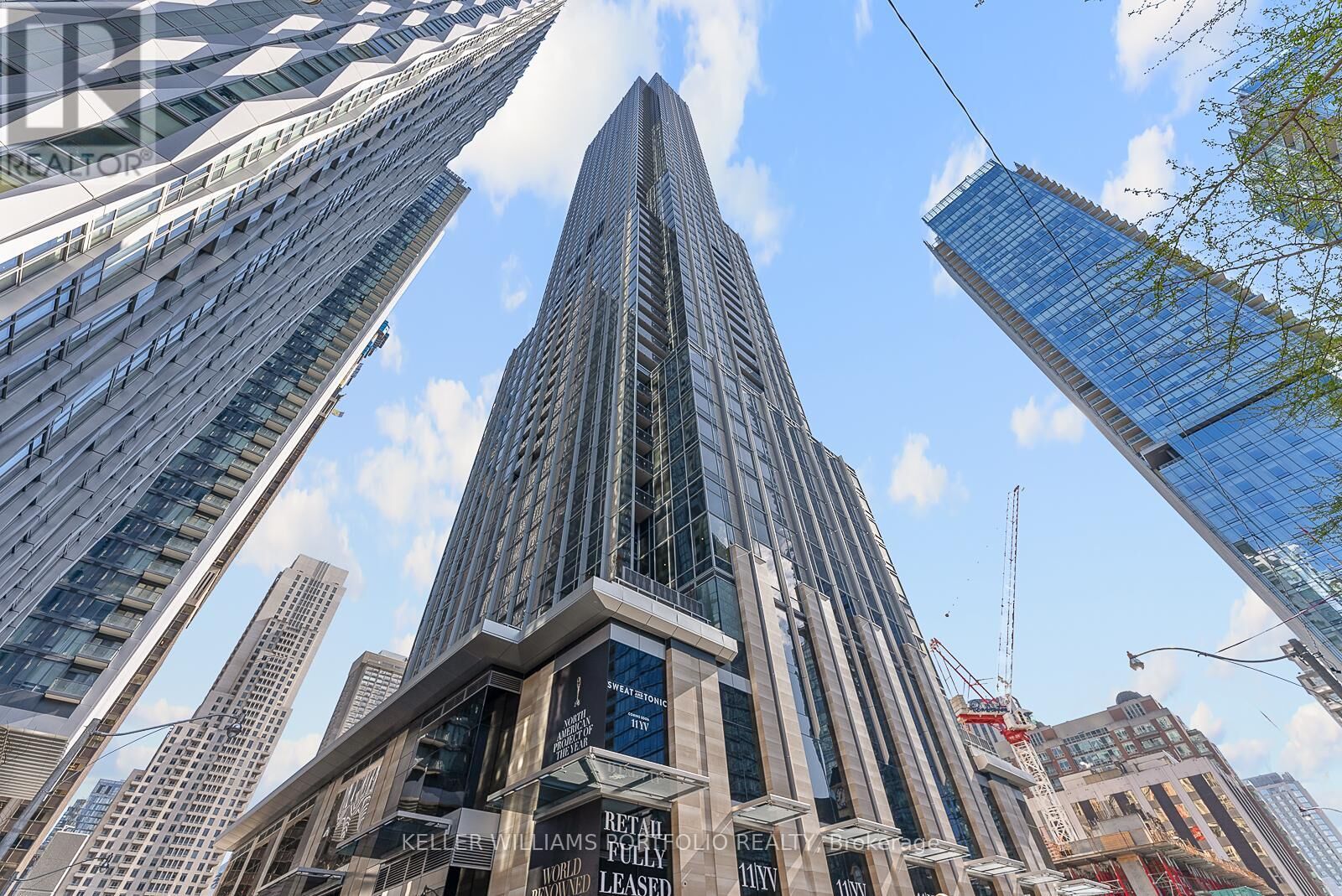 Property Photo:  11 Yorkville Avenue 2907  ON M4W 0B7 