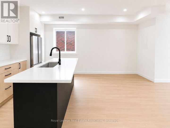 Property Photo:  17 White Avenue 5  ON M6N 1S7 