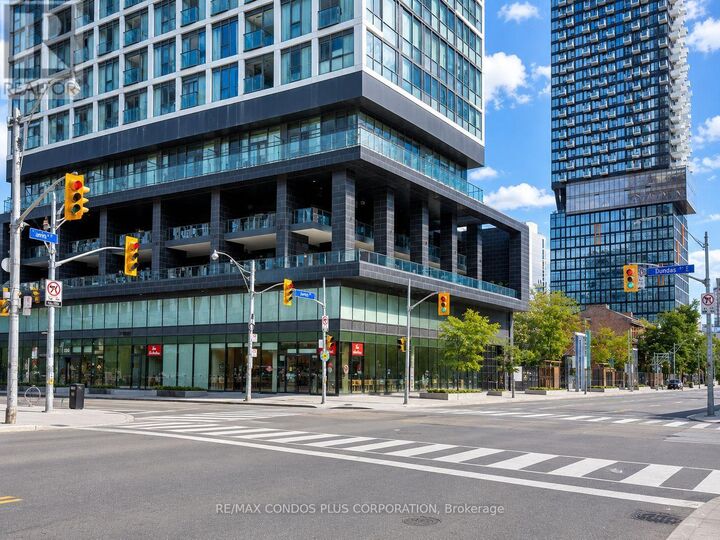 Property Photo:  181 Dundas Street East 2215  ON M5A 0N5 