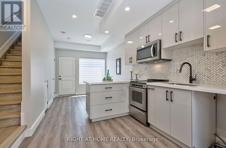 Property Photo:  131 Brock Avenue 4  ON M6K 2L5 