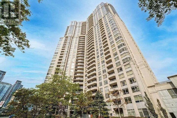 Property Photo: 35 Kingsbridge Garden Circle 1008 ON L5R 3Z5
