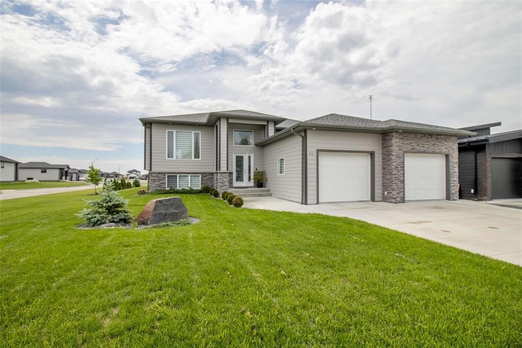 Property Photo: 94 Wyndham Estate Drive MB R5G 2K5