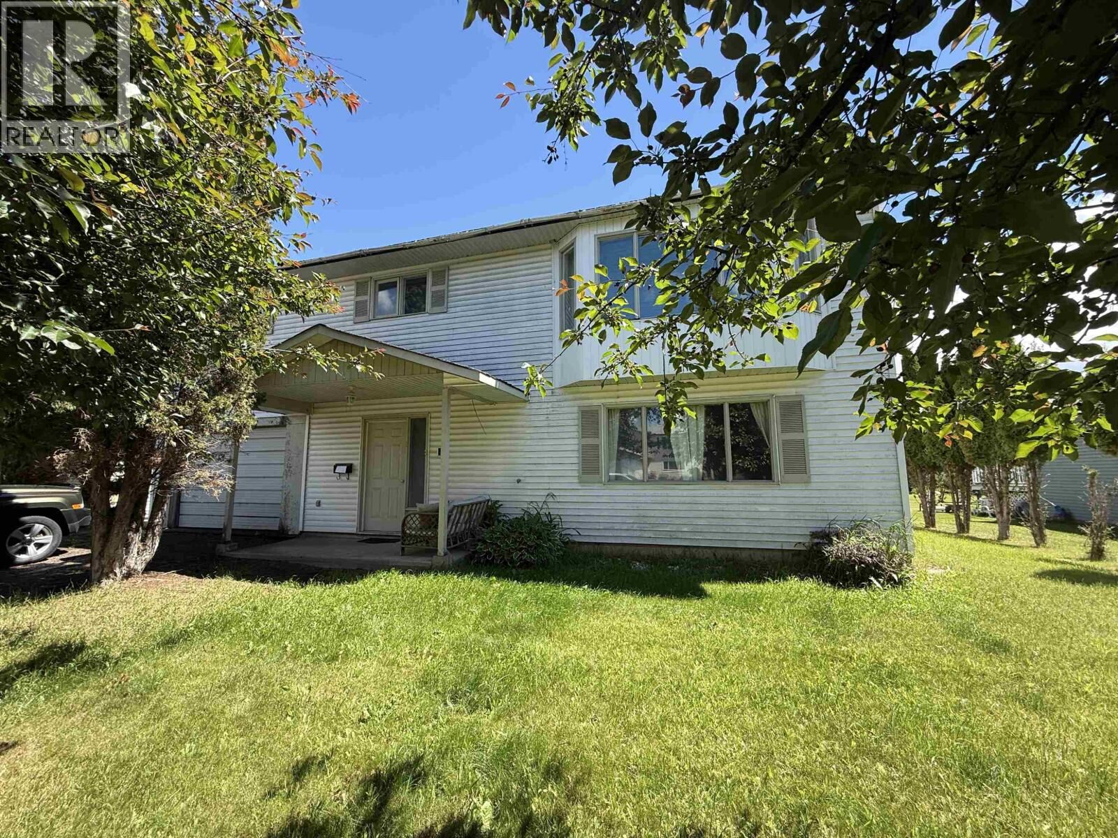 Property Photo:  834 Rolph Street  BC V2J 3M1 