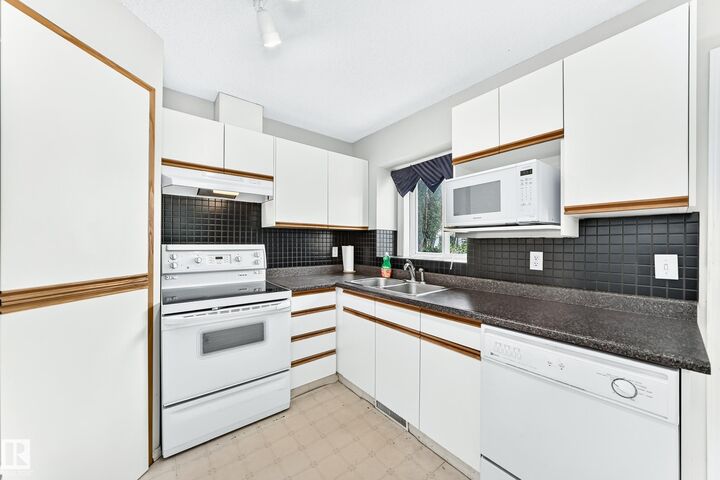 Property Photo: 15826 67B Street NW AB T5Z 3A8
