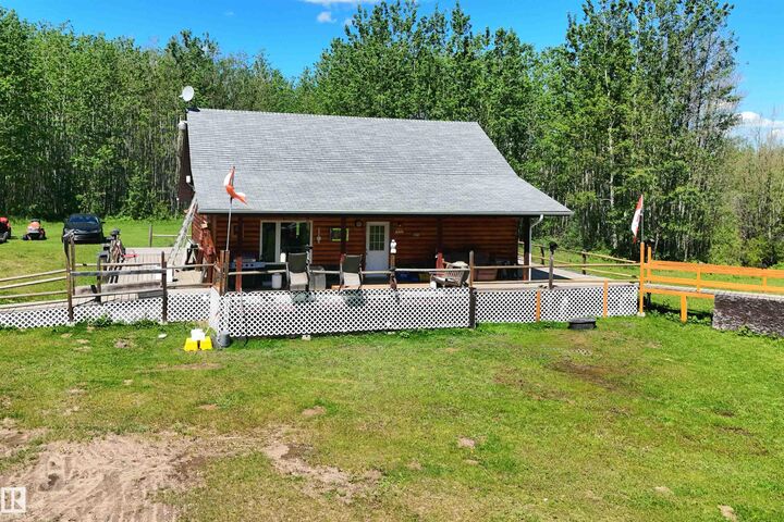 Property Photo: 42070 Twp Road 463 AB T0C 2X0
