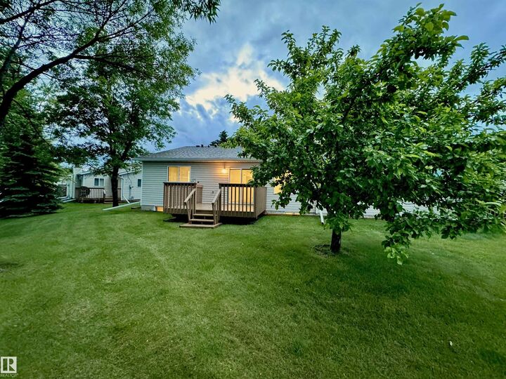 Property Photo:  8118 27 Avenue NW  AB T6K 4C9 