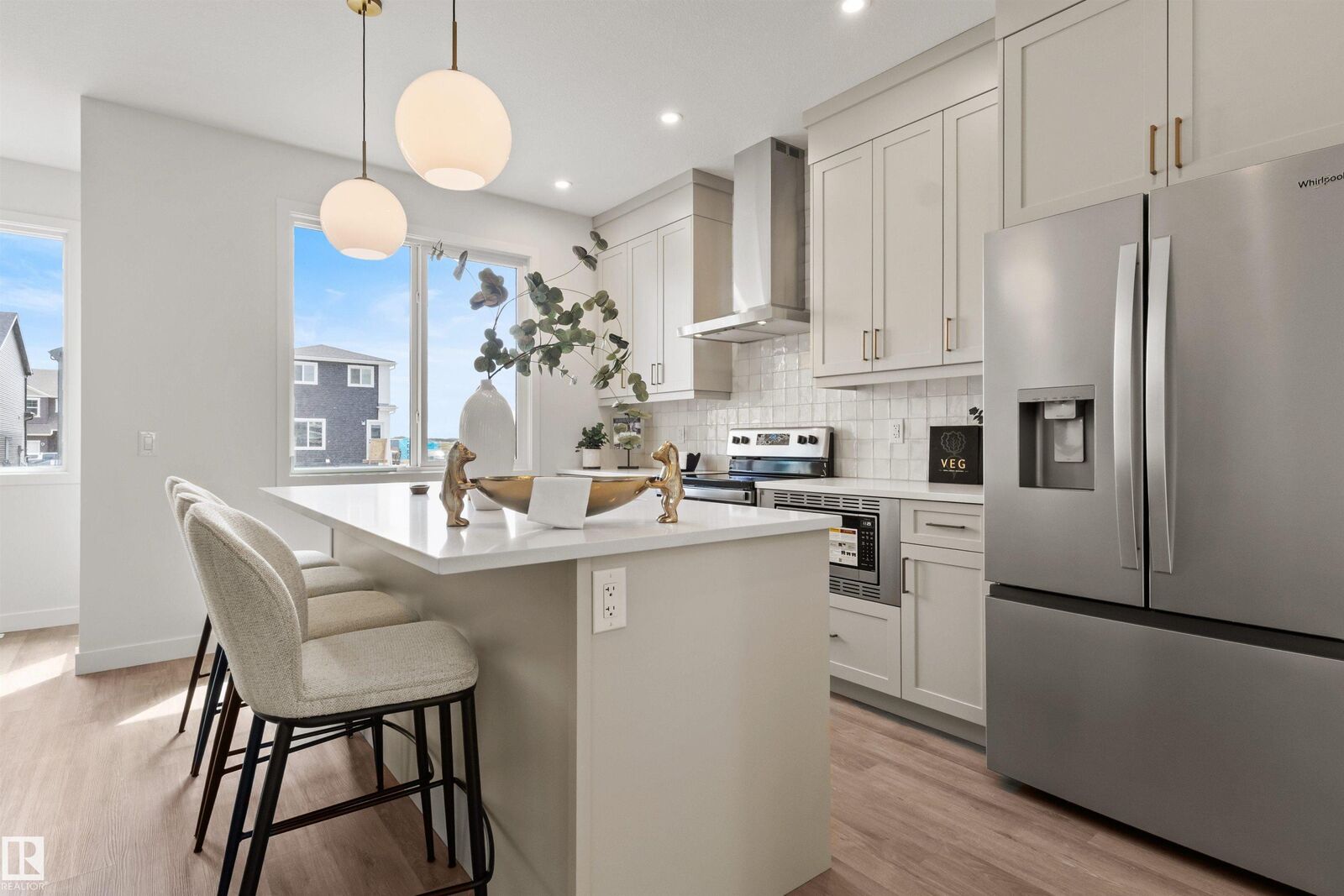 Property Photo:  5749 Hawthorn Common SW  AB T6X 3K8 