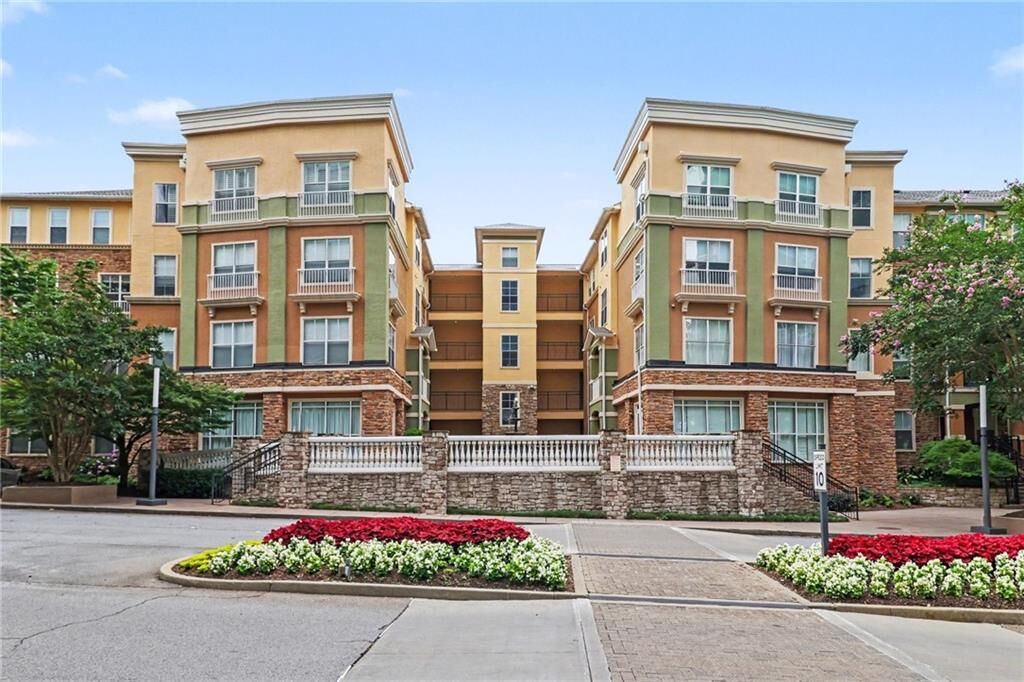 Property Photo: 10 Perimeter Summit Boulevard NE 4213 GA 30319