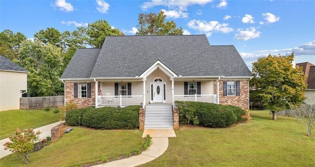 Property Photo:  9226 Denmeade Trace  GA 30135 