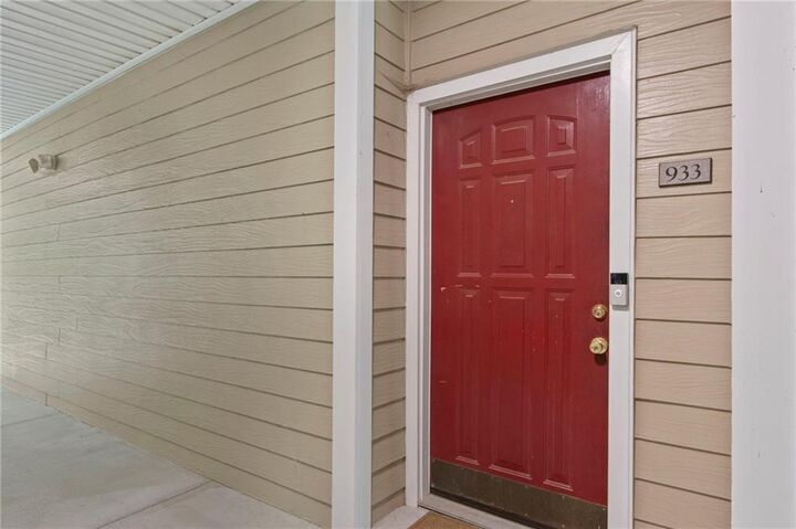 Property Photo: 933 Sandringham Drive 933 GA 30004