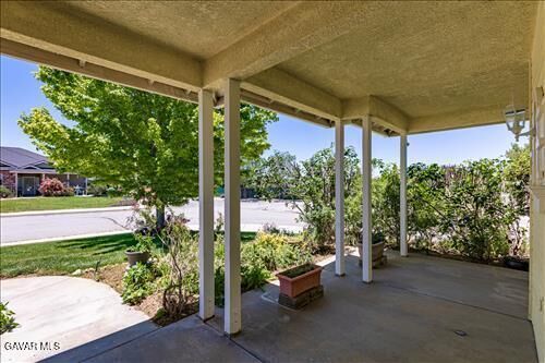 Property Photo:  1300 Scarlet Oak Drive  CA 93561 