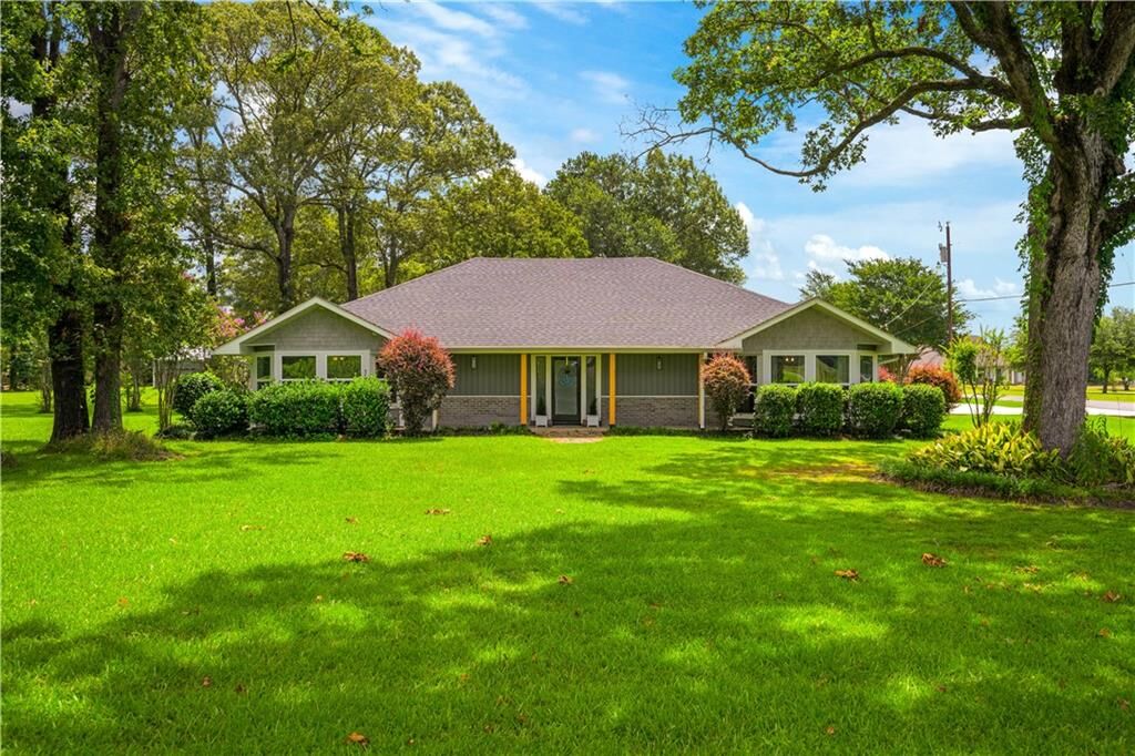 Property Photo:  3904 Staples Road  LA 71360 