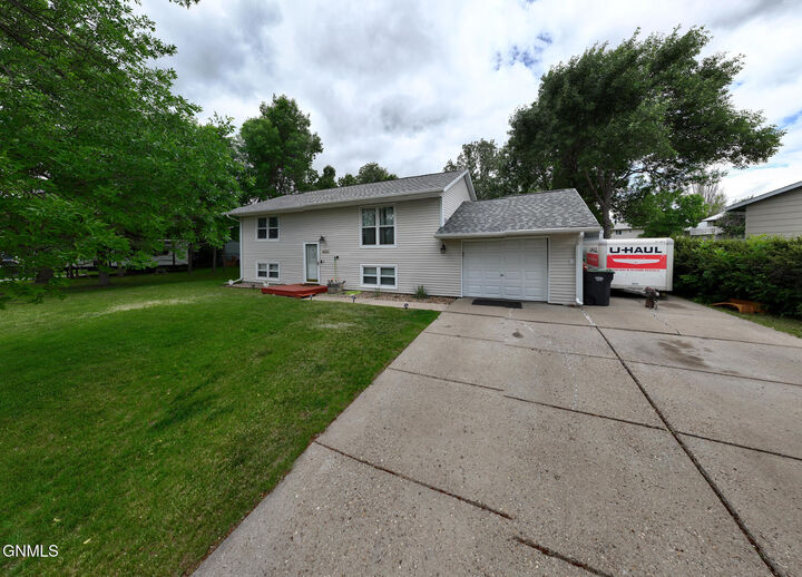 Property Photo: 4610 Roughrider Circle W ND 58554