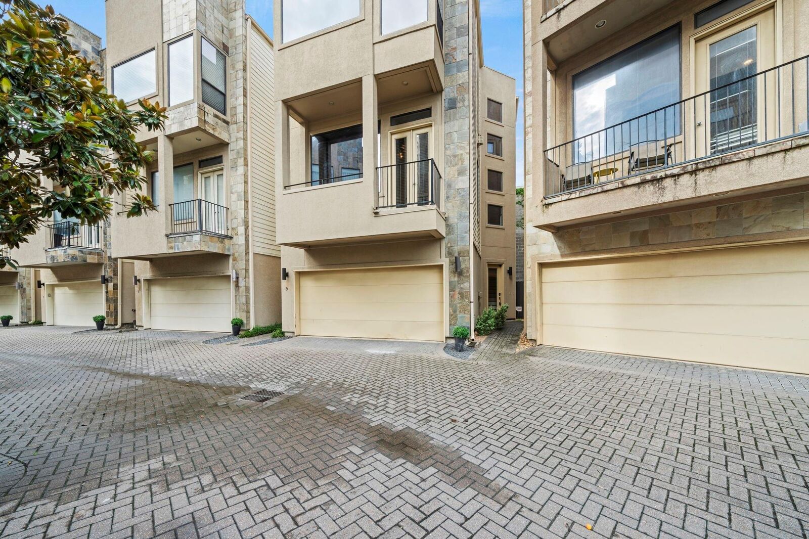 Property Photo:  2413 Ralph Street 9  TX 77006 