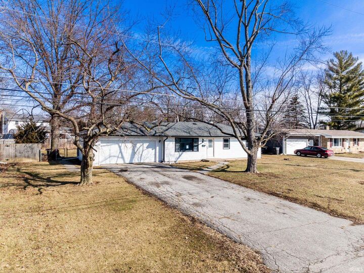 Property Photo: 3509 E Maplegrove Avenue IN 46806