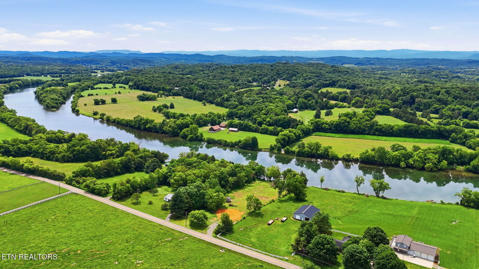 Property Photo:  3128 Howell Rd  TN 37806 