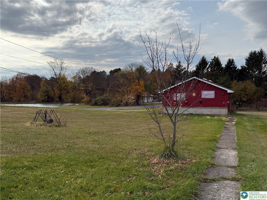 Property Photo:  4270 Chestnut Drive  PA 18088 