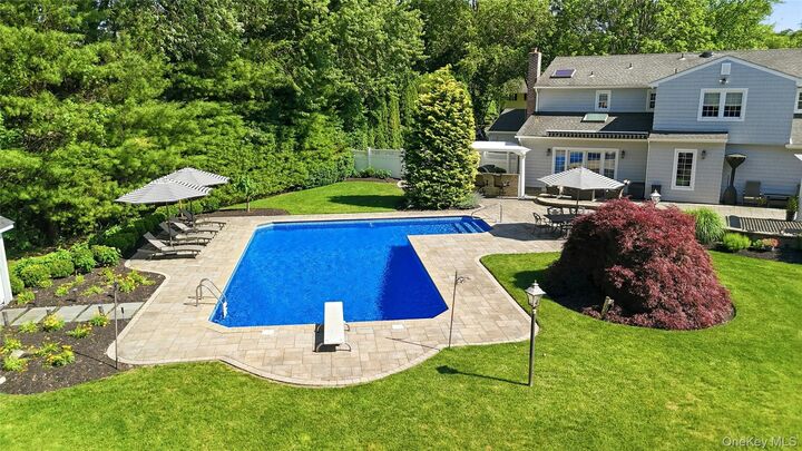 Property Photo:  9 Vannina Place  NY 11743 