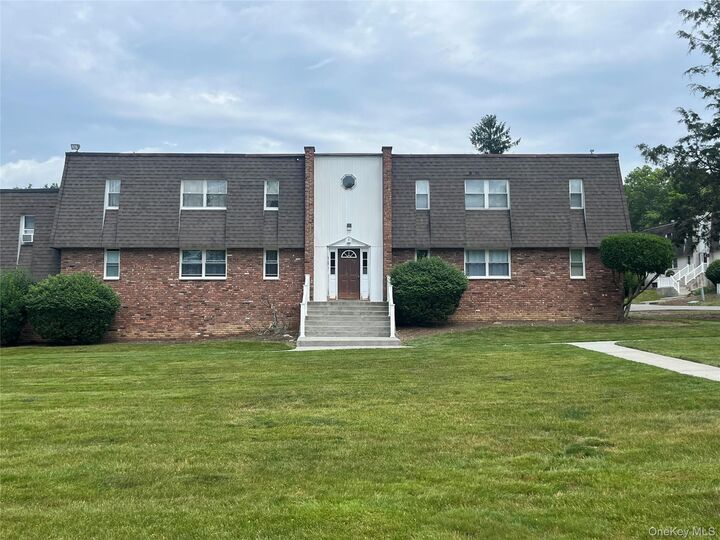 Property Photo:  6 Crescent Drive 23  NY 10984 