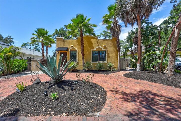 Property Photo:  2437 Floyd Street  FL 34239 