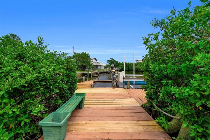 Property Photo: 332 Shore Drive FL 34222