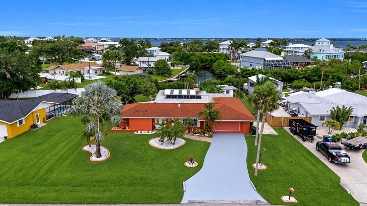 Property Photo: 332 Shore Drive FL 34222